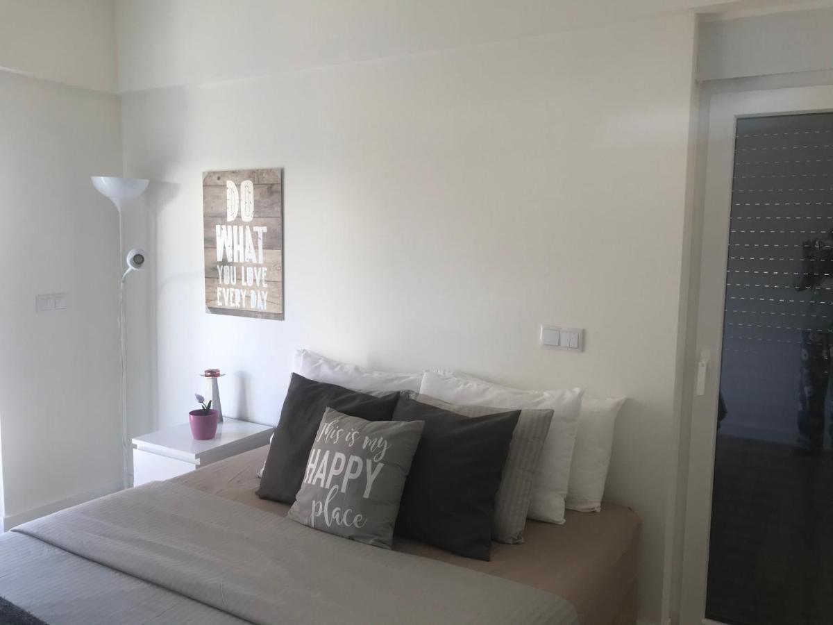 Modern Double Room With Private Balcony Монтіжу Екстер'єр фото