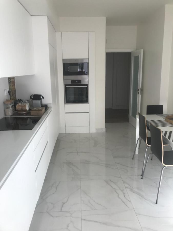 Modern Double Room With Private Balcony Монтіжу Екстер'єр фото