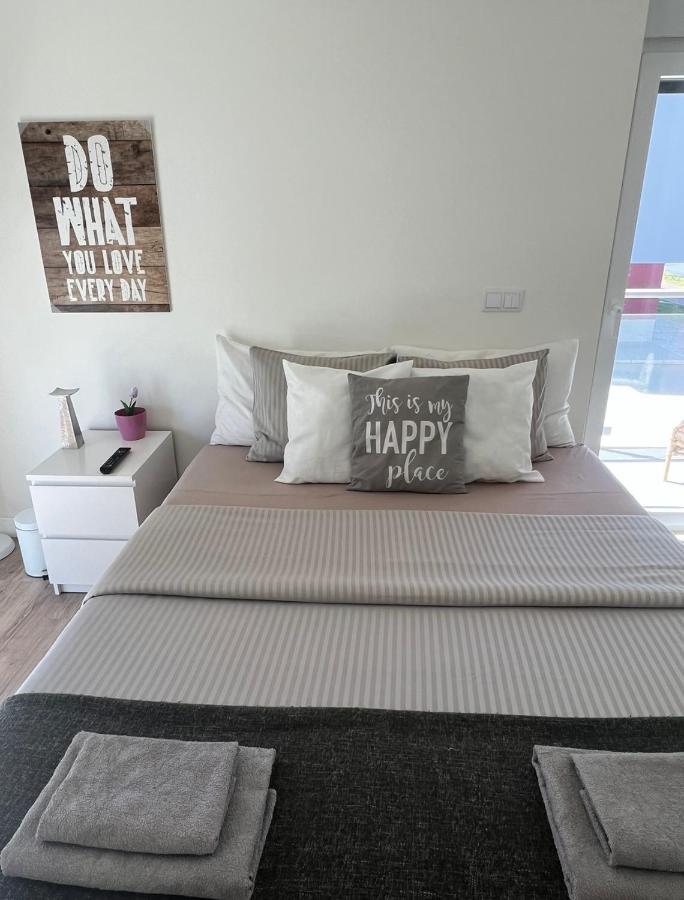 Modern Double Room With Private Balcony Монтіжу Екстер'єр фото