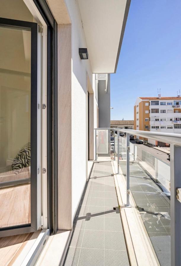 Modern Double Room With Private Balcony Монтіжу Екстер'єр фото