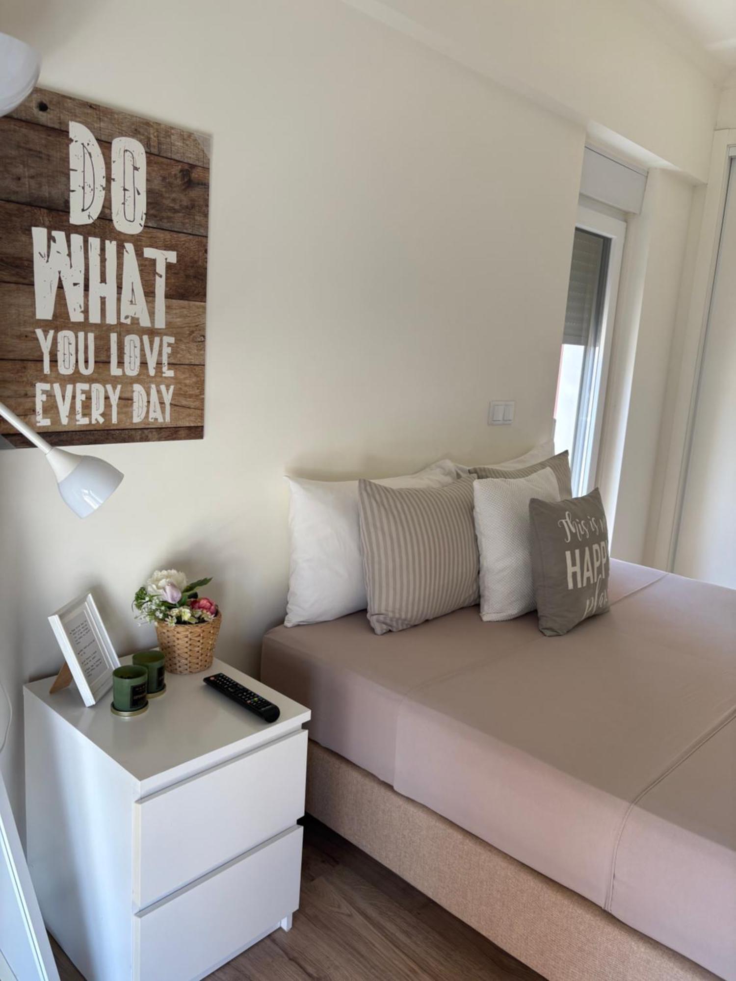 Modern Double Room With Private Balcony Монтіжу Екстер'єр фото